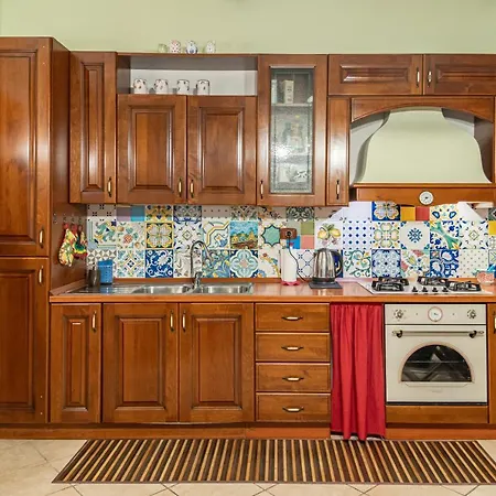 Casarella Chiara نابولي